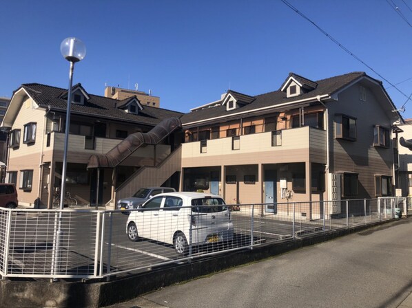 サンハイツ中本町の物件外観写真